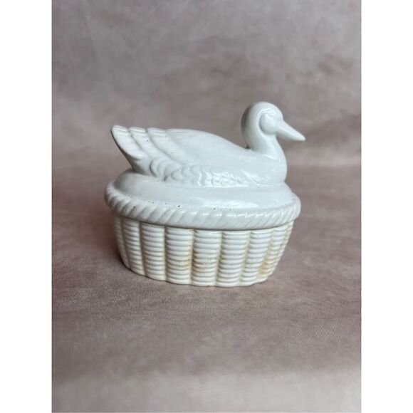 Vintage White Ceramic Duck Hen on Nest - Picture 1 of 9